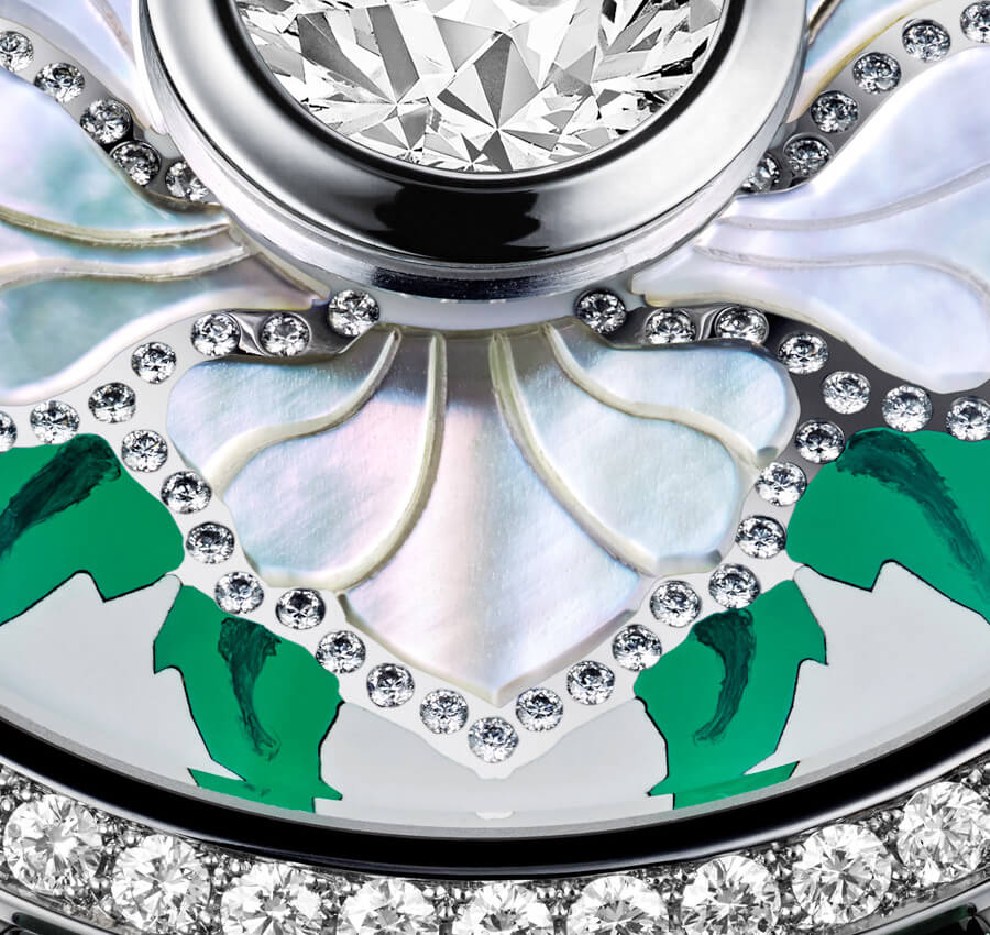 Flower in Micropainting and Diamond-Set with Green Micropetting